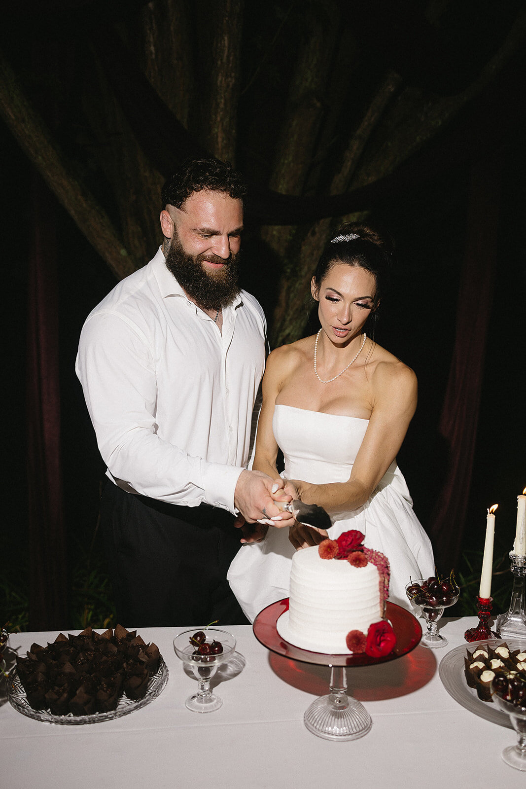 editorial-bride-groom-cake-cutting-5