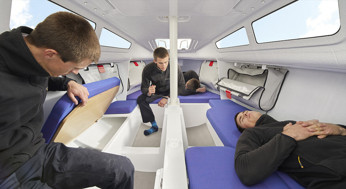 beneteau-first-24SE-interior-1