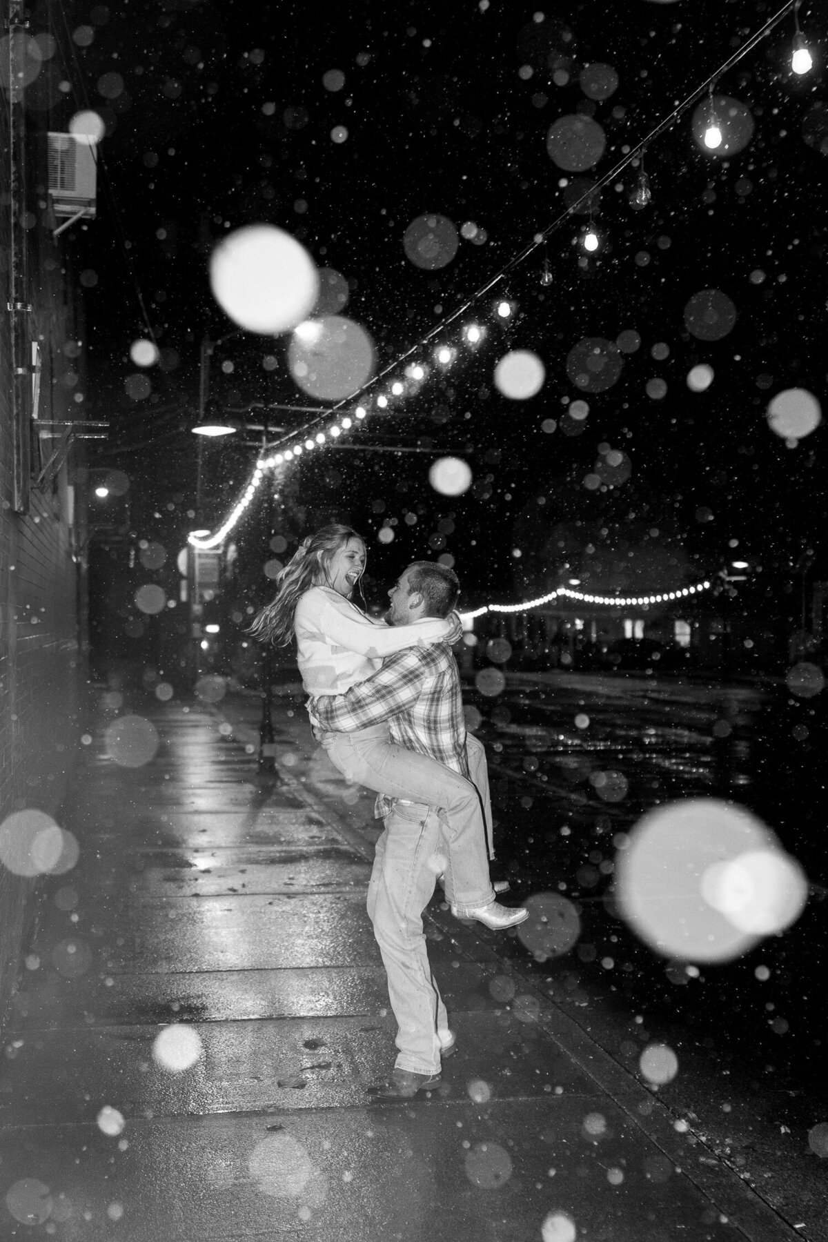 snowy-engagement-session-black-and-white-1