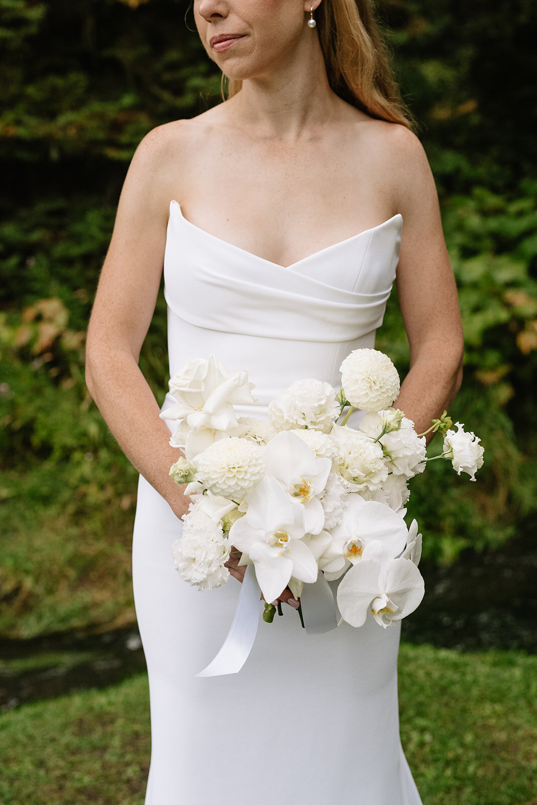 The Romantiks, romantic wedding florals based in Calgary, AB & Cranbrook, BC. Featured on the Brontë Bride Vendor Guide.