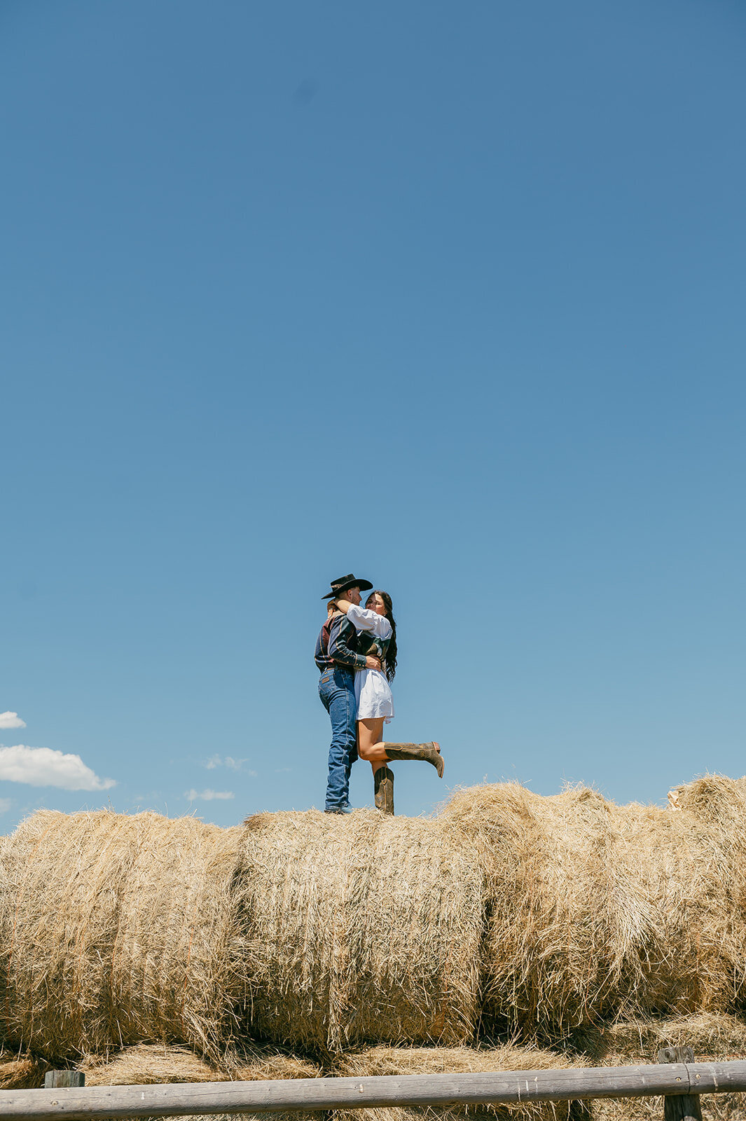 presley-gray-photo-haybale-forest-montana-elopement-7473