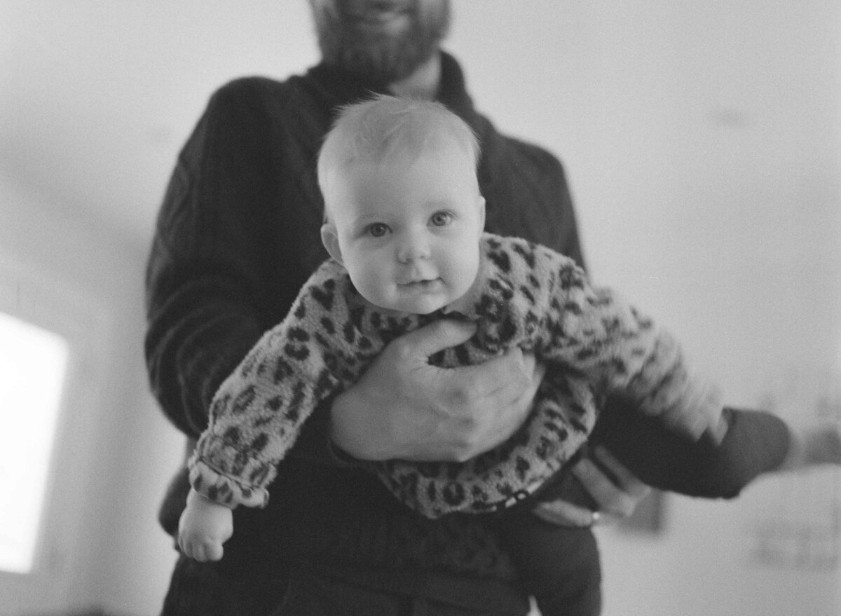 in-home-uxbridge-ontario-family-photograhy-on-film3