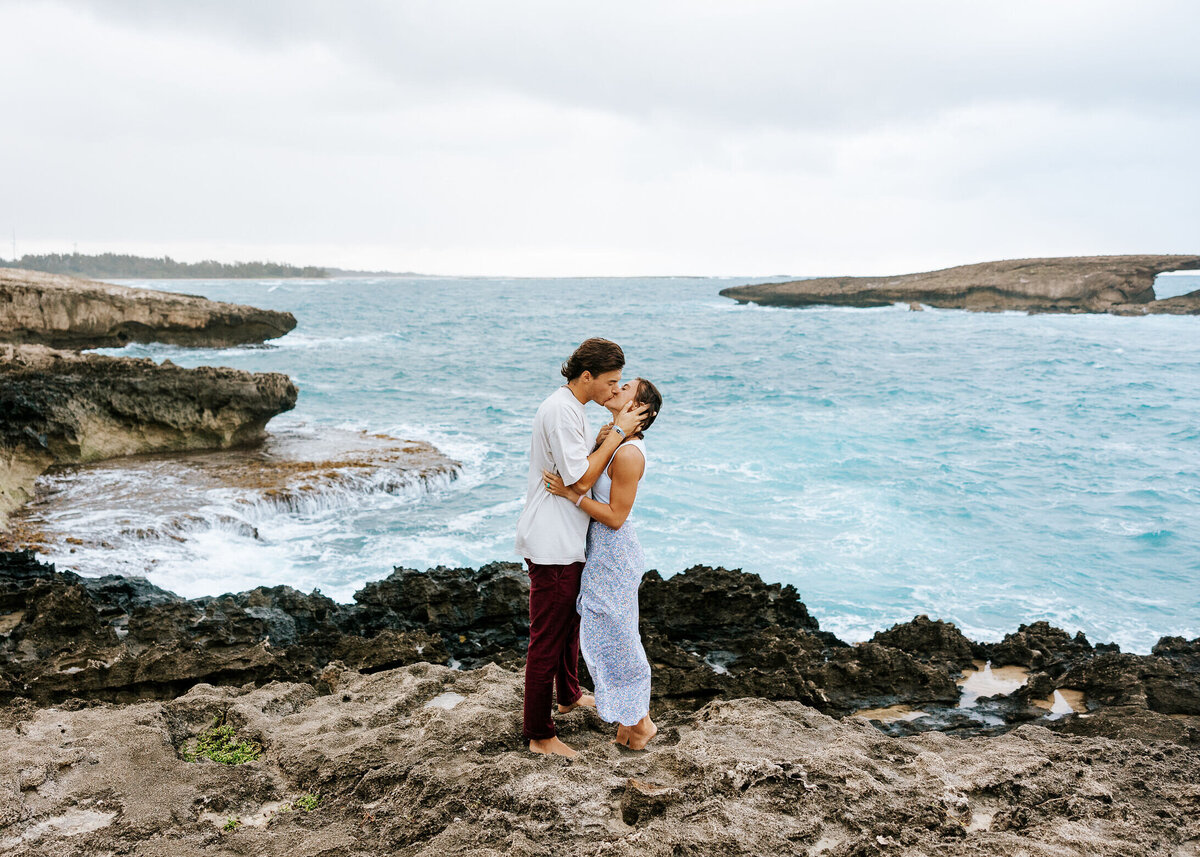 North_Shore_of_Oahu_Engagement_Photos_Skateboards_Laie_Kahuku_Haleiwa-09