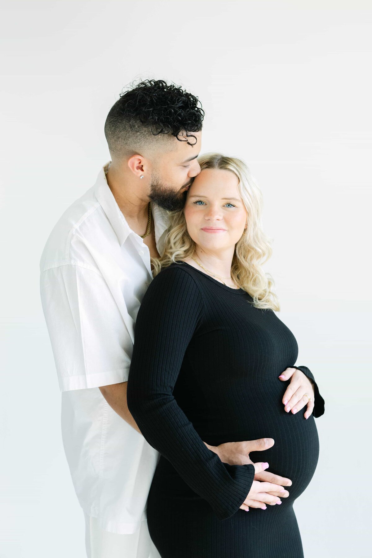 Sophisticated maternity photoshoot at Superb Studio, Houston