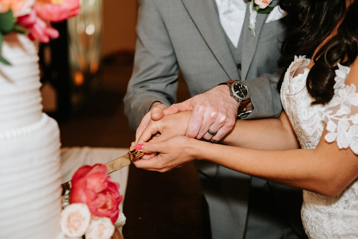LA_Gruene_Chandlier_Wedding-737