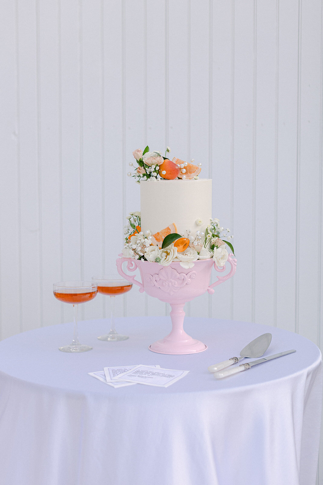 wedding-cake-pink-urn