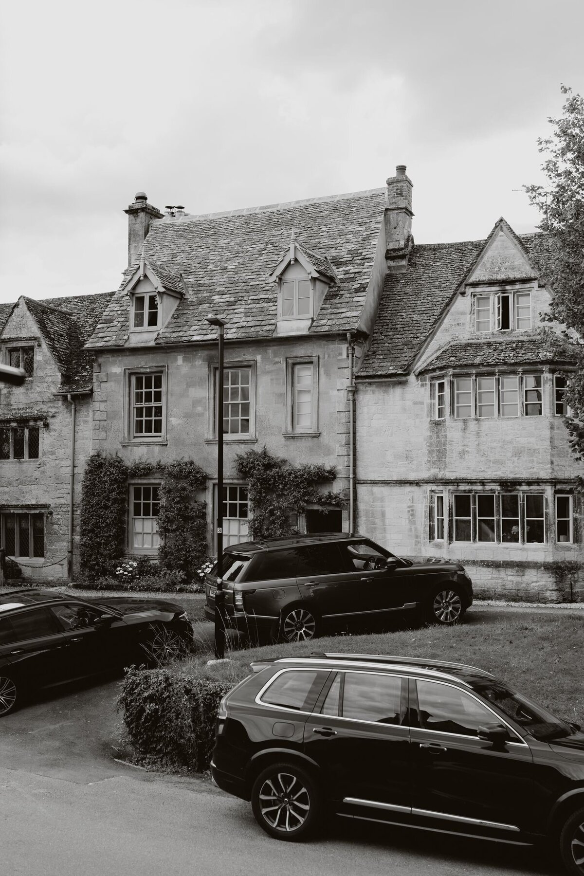 Moments of the wedding morning in Burford