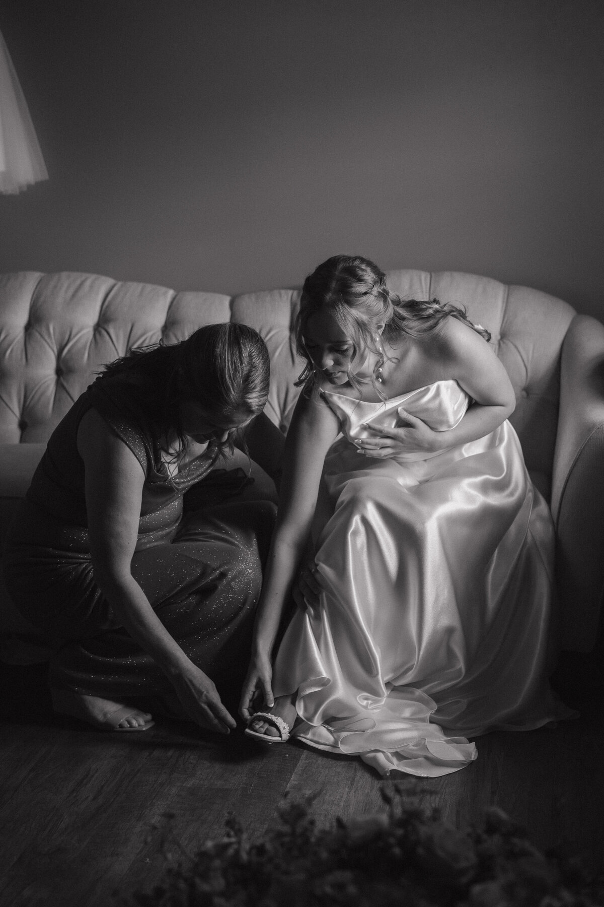 Sydney and Brant's Rustic Midwest Wedding Photography-55