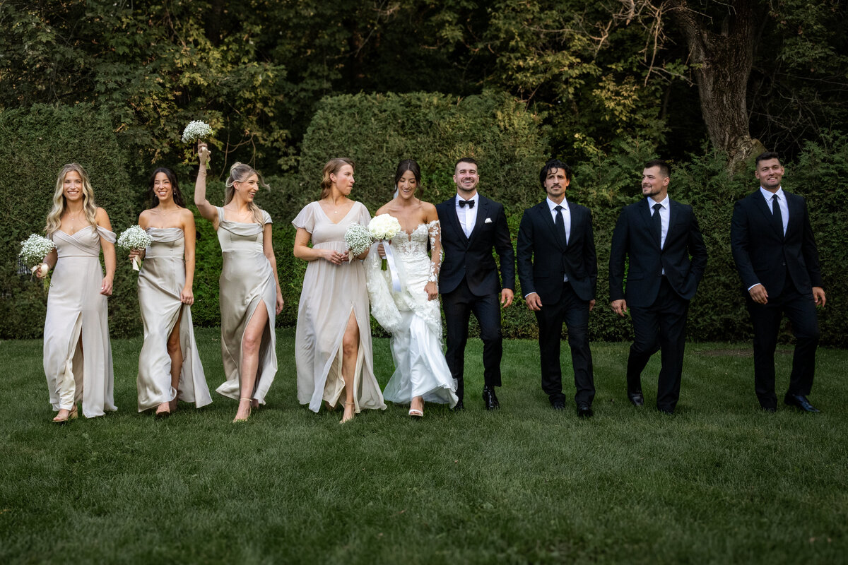 Jeunes mariés avec demoiselles et garçons d'honneur Joliette