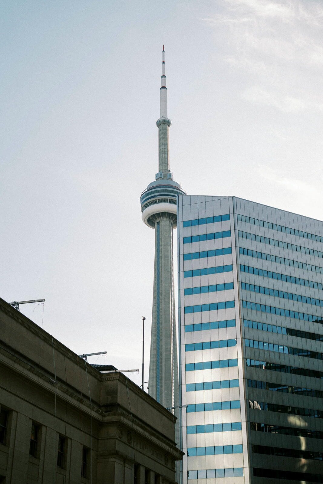 E11-Engagement-photo-shoot-in-Downtown-Toronto-Maria-and-DeVon-2025-04-14-2500px-1012