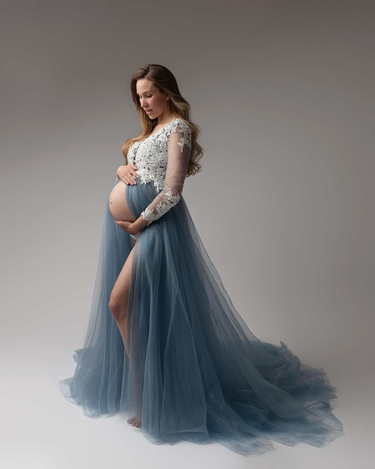 Fine-art maternity picture of mom in glue maternity gown