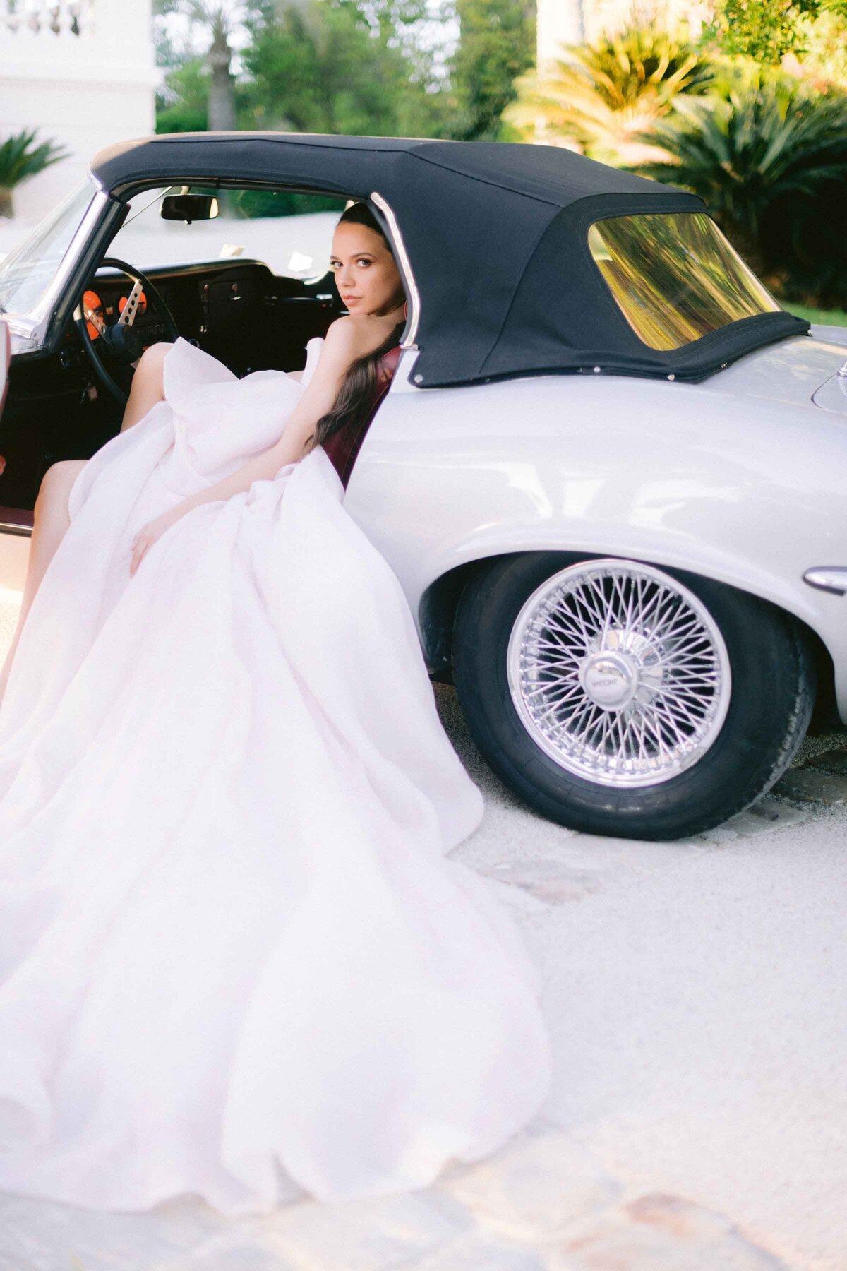 photographe-mariage-saint-tropez-inspiration-couple-voiture