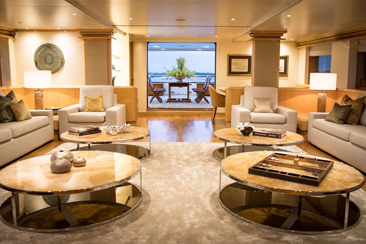 Aqua Blu - Salon - 04 Luxury Yacht Charter Indonesia