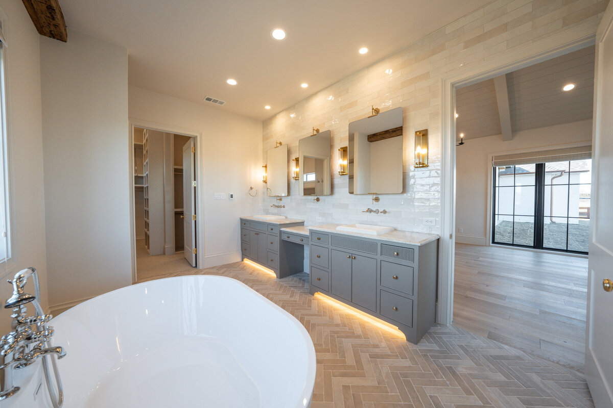 Custom Home Northlake Transitional Cambridge (23)