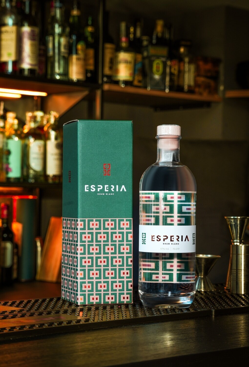 ESPERIA_bottiglia rhum ambientata