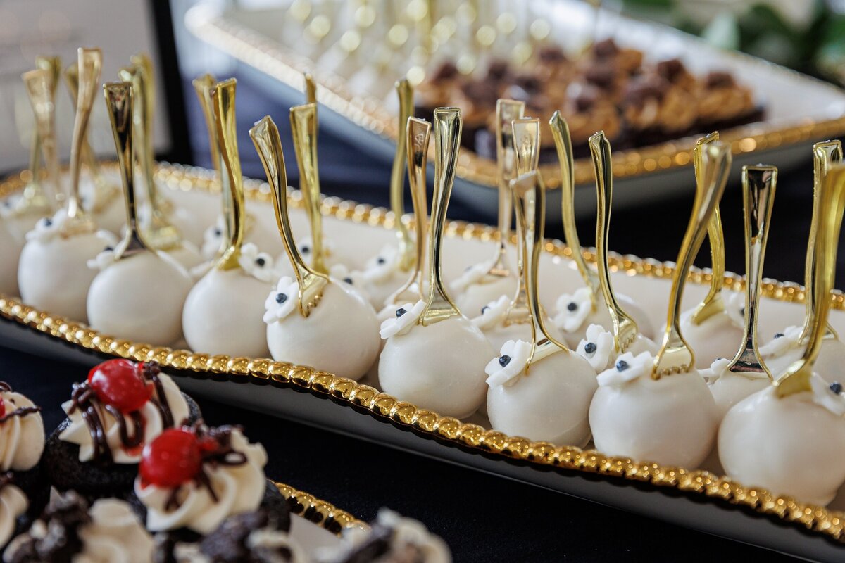 wedding-cake-pops