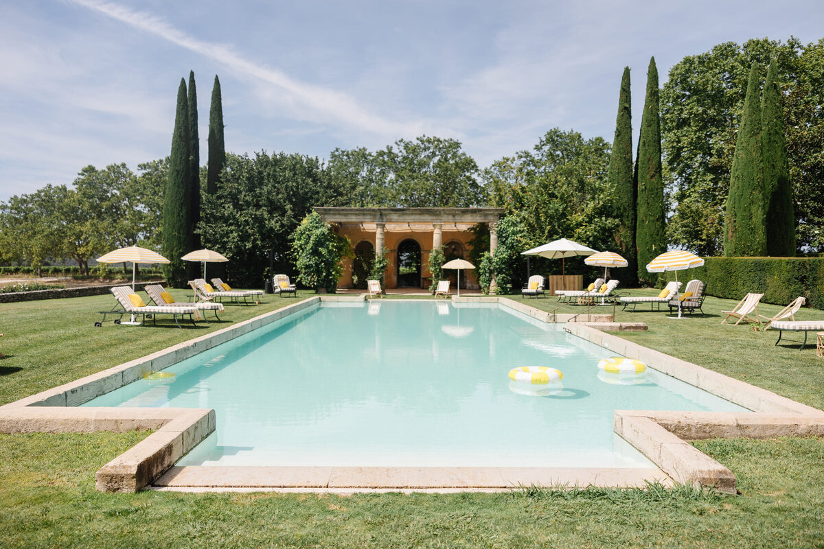 Chateau-de-Sannes-pool-party