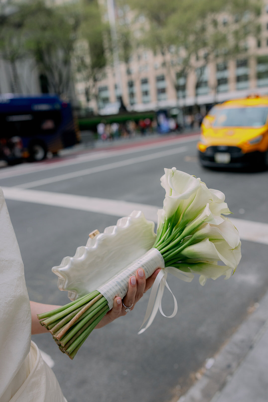 New York-City Hall-Elopement-Chic-Candid-Wedding-Larisa-Shorina-157
