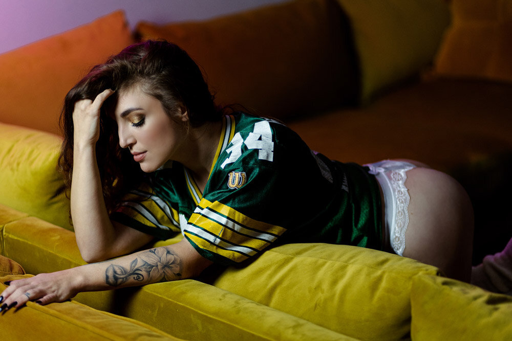 boudoir-session-with-jersey