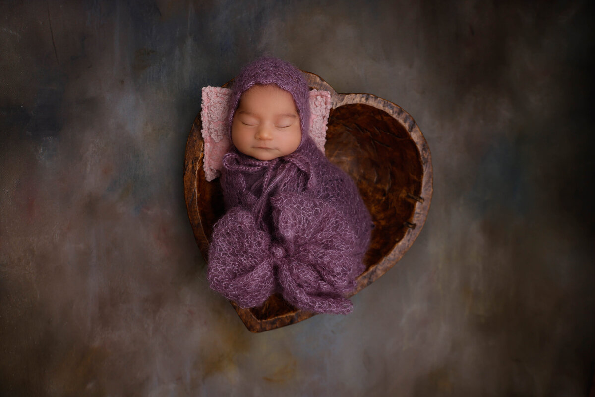 newborn-heart-love-baby