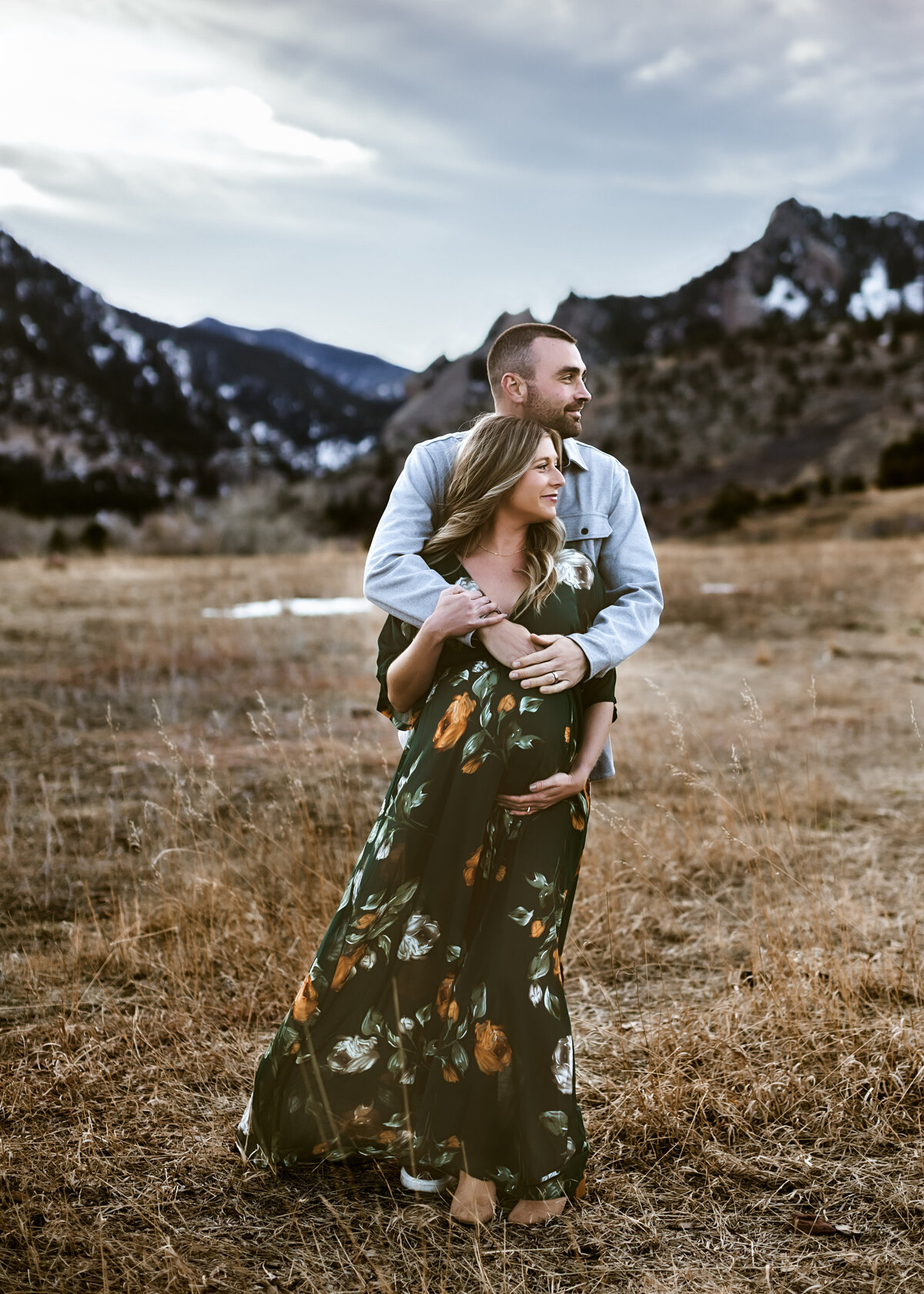 Winter pregnancy photoshoot in the mountains of Golden Colorado