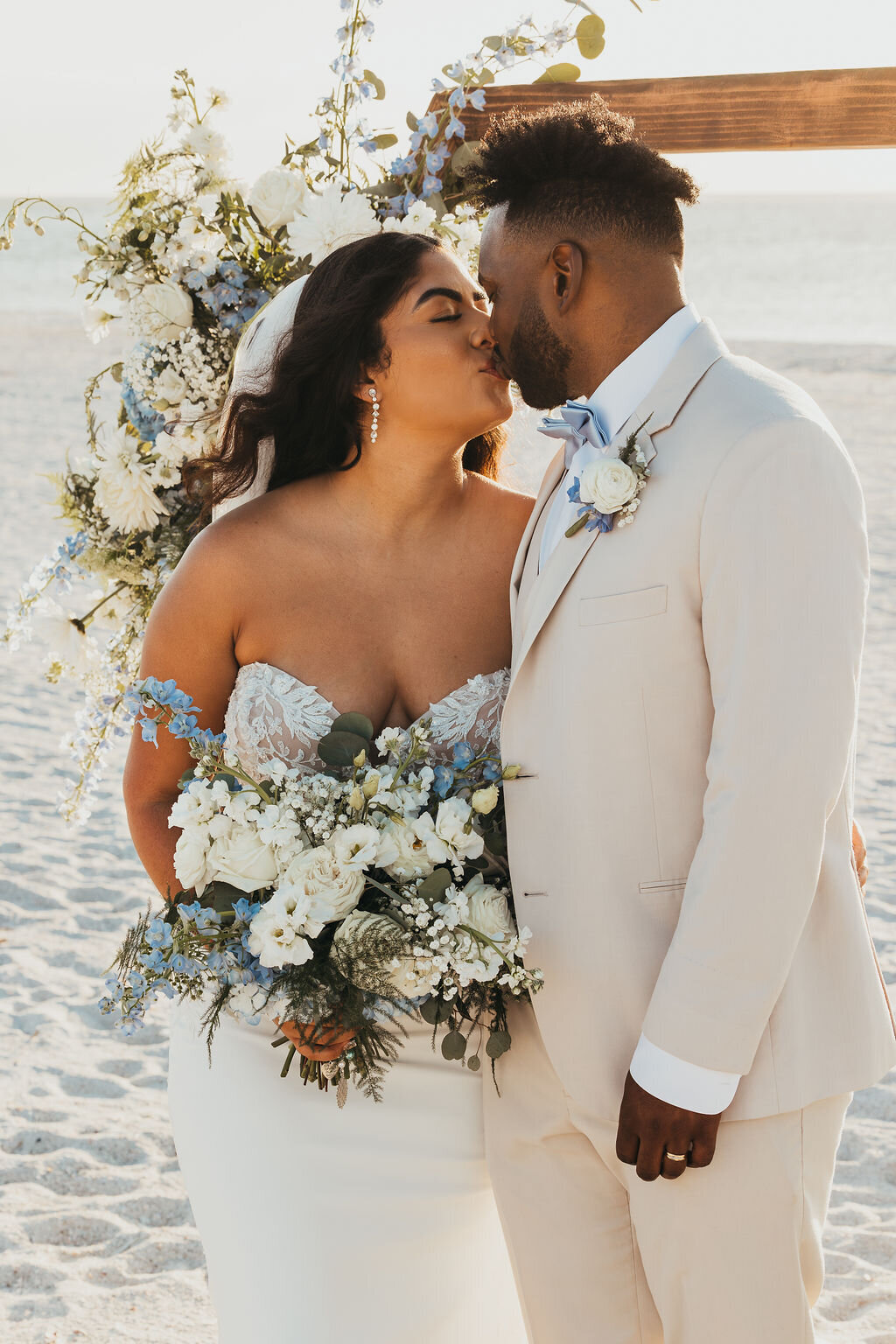 ariel-amir-photo-florida-beach-elopement-pass-a-grille-beach-chantilly-chic-celebrations-15