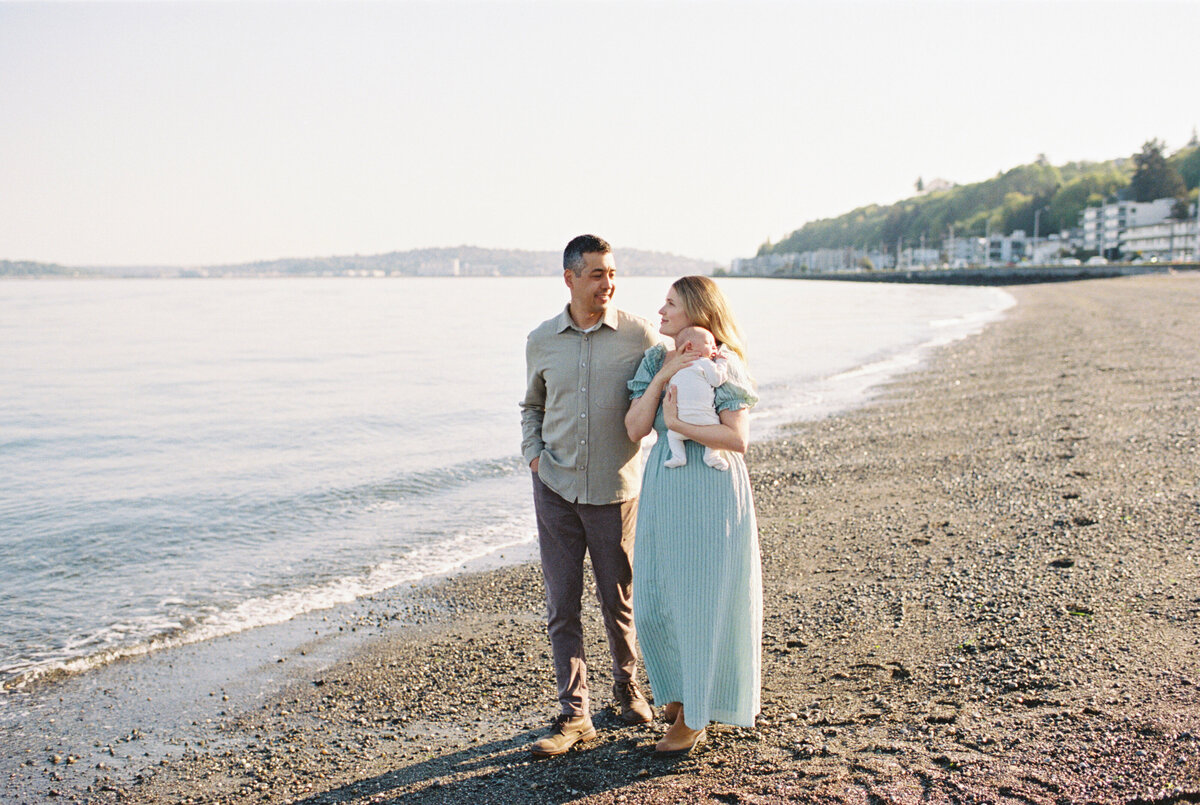 Alki-Beach-Family-Photos