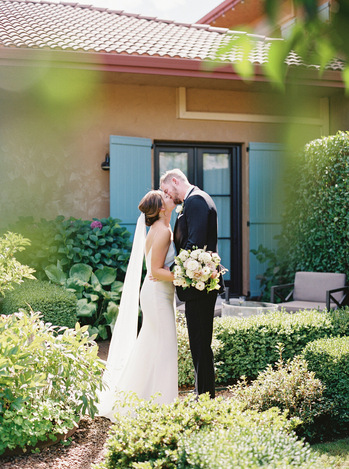 wedding-at-black-walnut-inn-and-vineyard-photography-by-the-tenneys-17