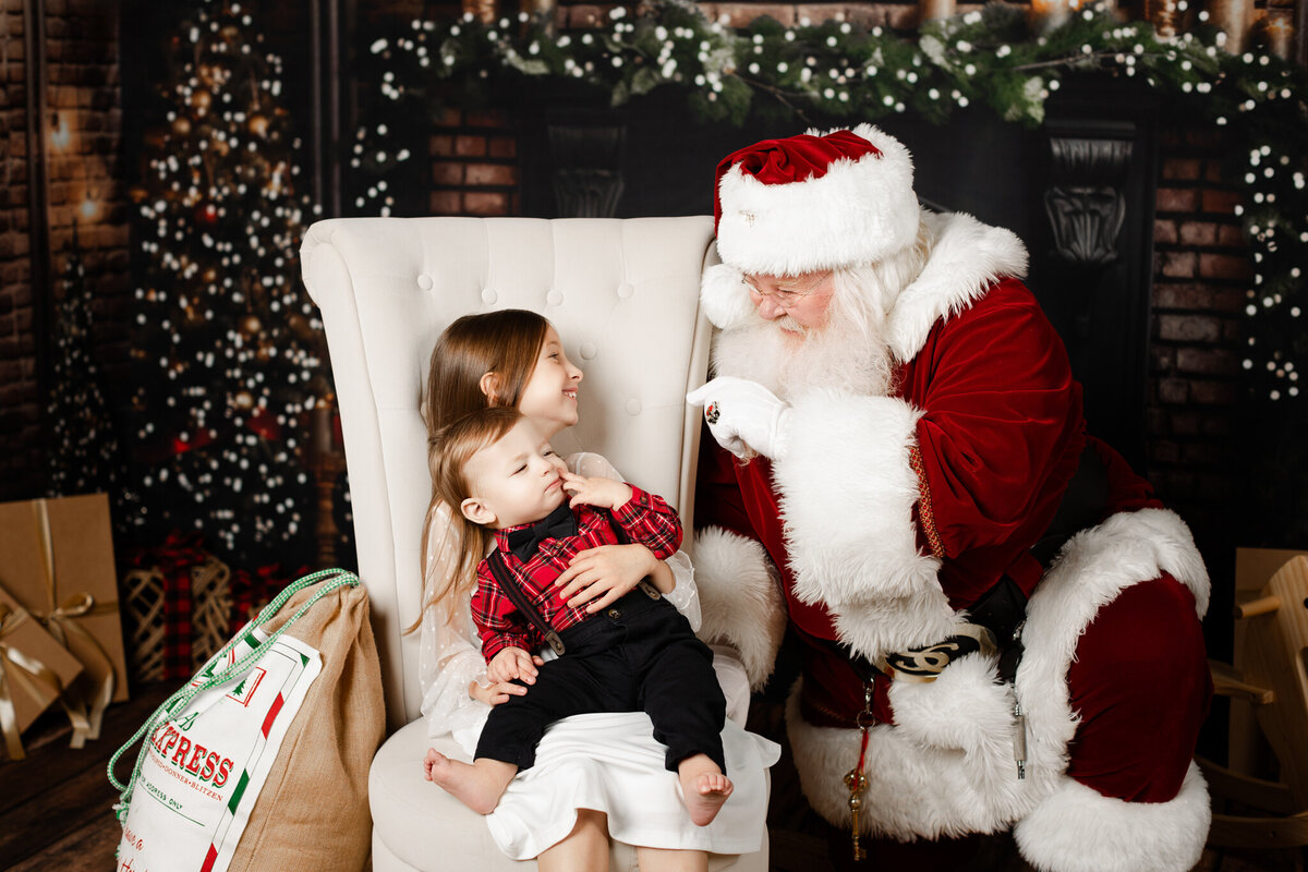 Best NWA holiday photographer, holiday portraits near me, Northwest Arkansas holiday photography, NW Arkansas holiday photos, NWA santa photos