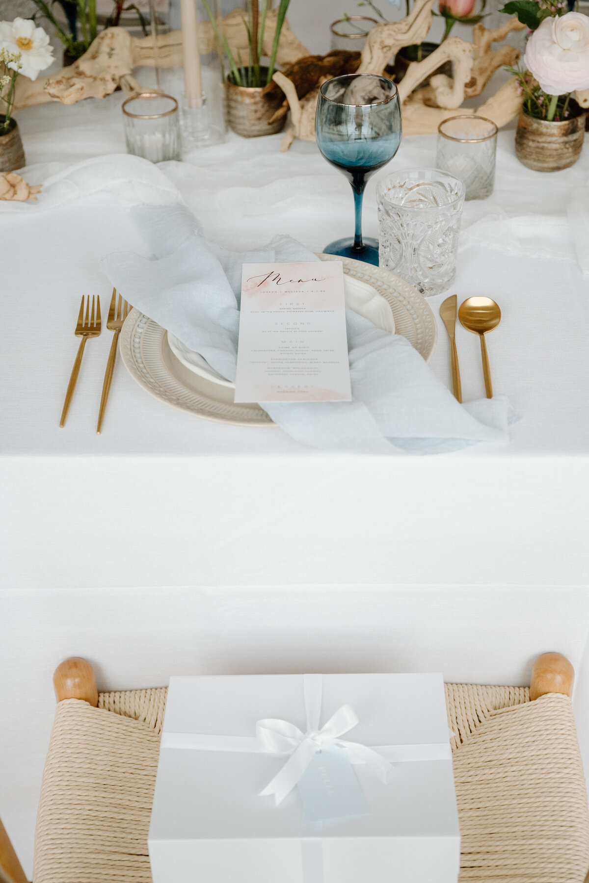 coastal-wedding-place-setting