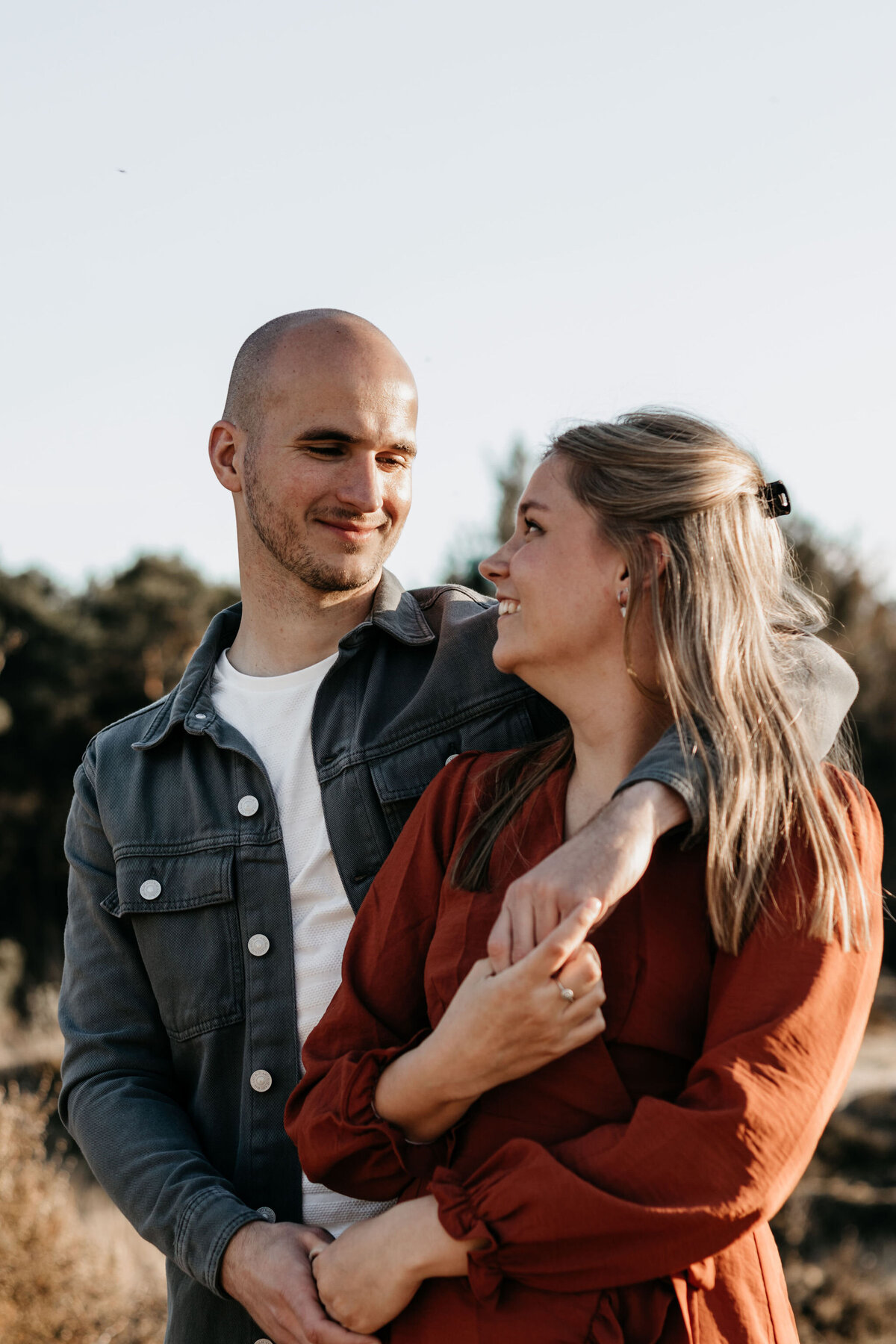 Sven & Ismay tijdens de loveshoot in Drenthe