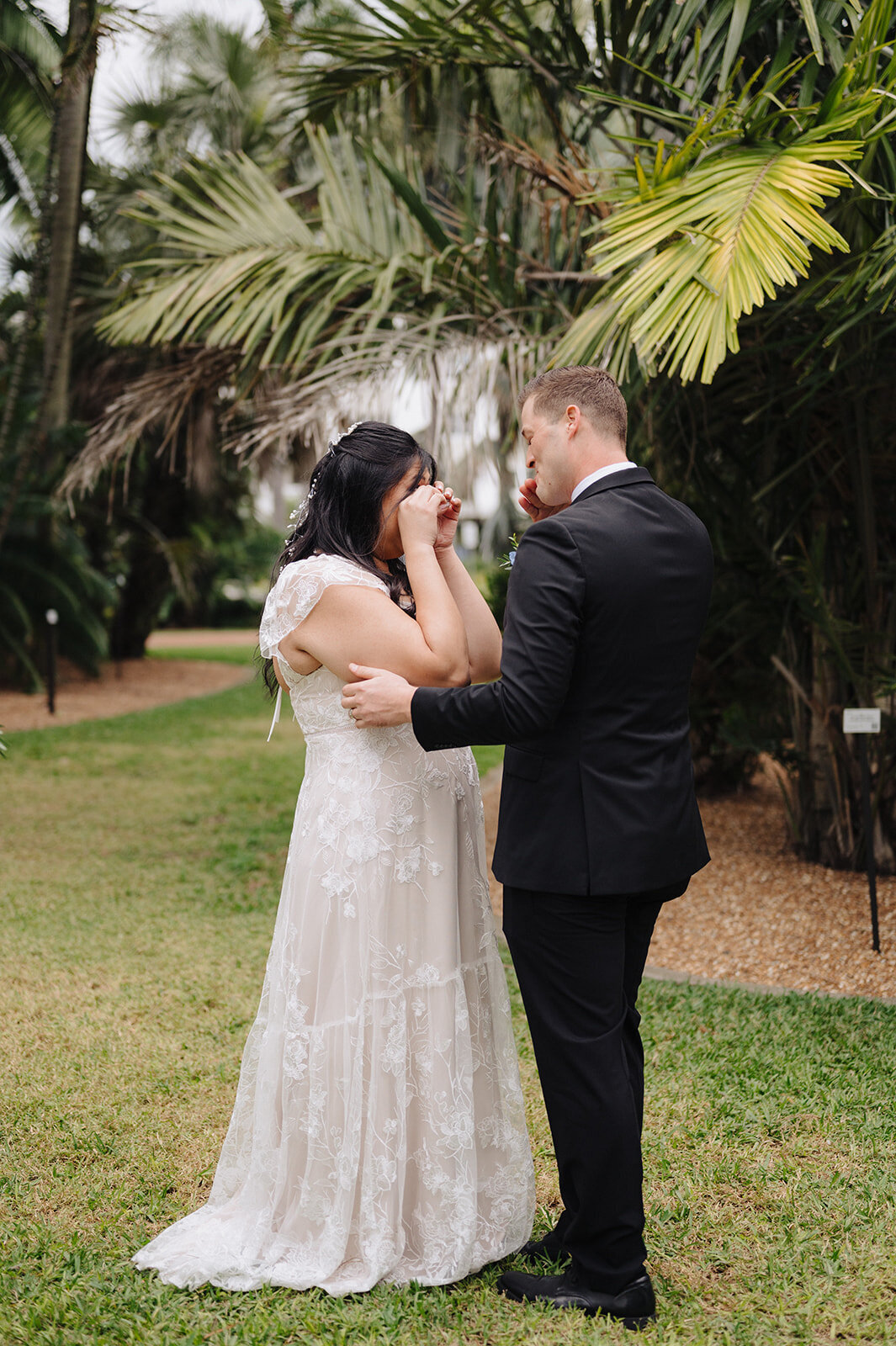 mcneile-photo-elope-tampa-chantilly-chic-celebrations-gizella-kopsick-park-14