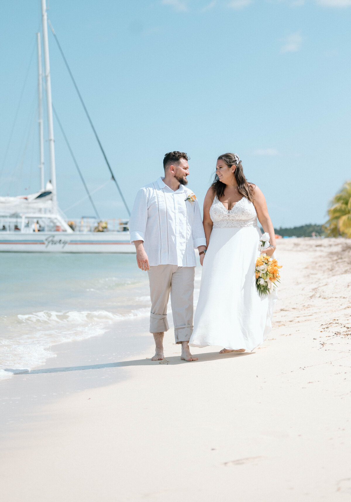 A beach wedding at Mr Sanchos in Cozumel with a traveling wedding photographer