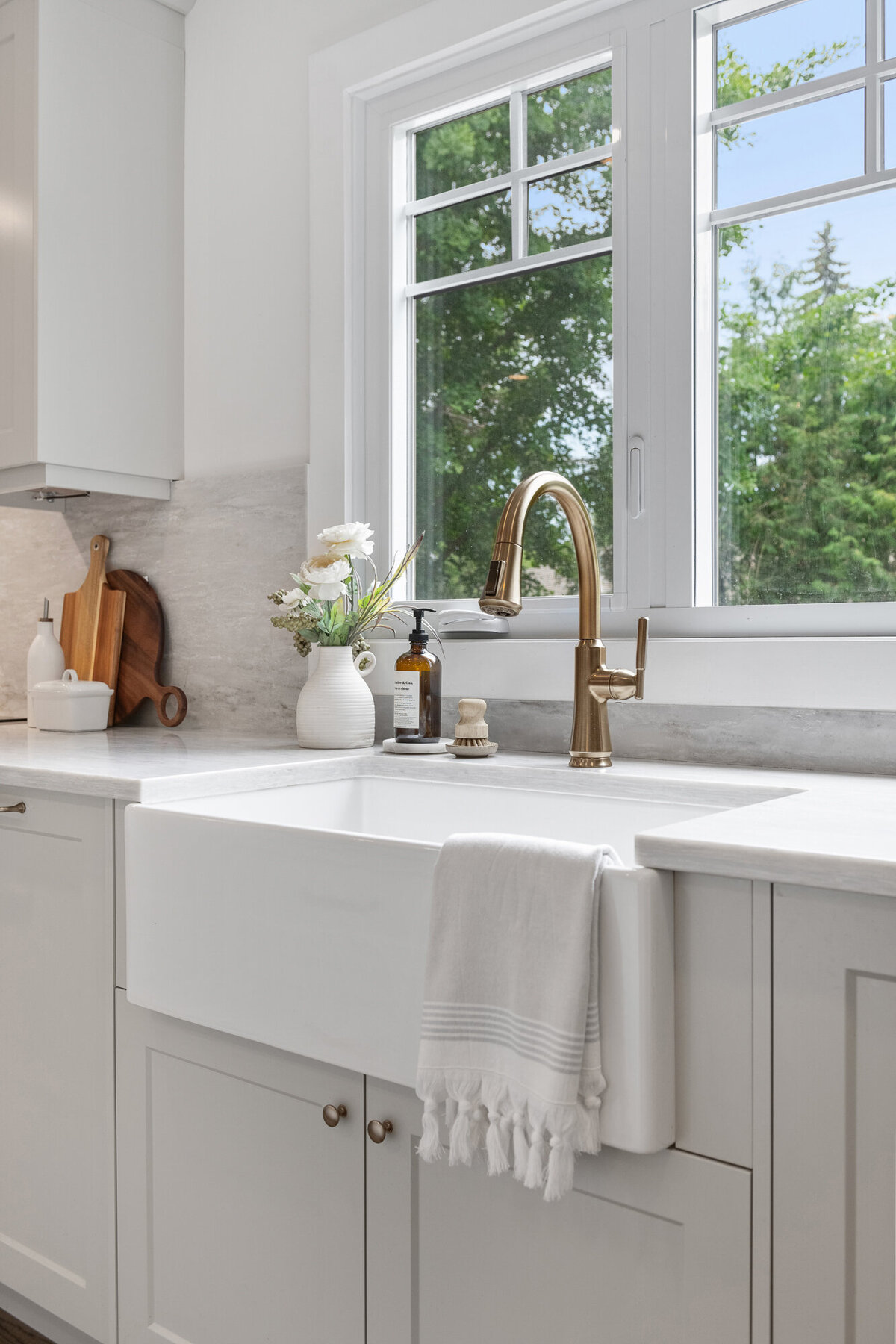 Final image of our elegant espresso kitchen interior design project.