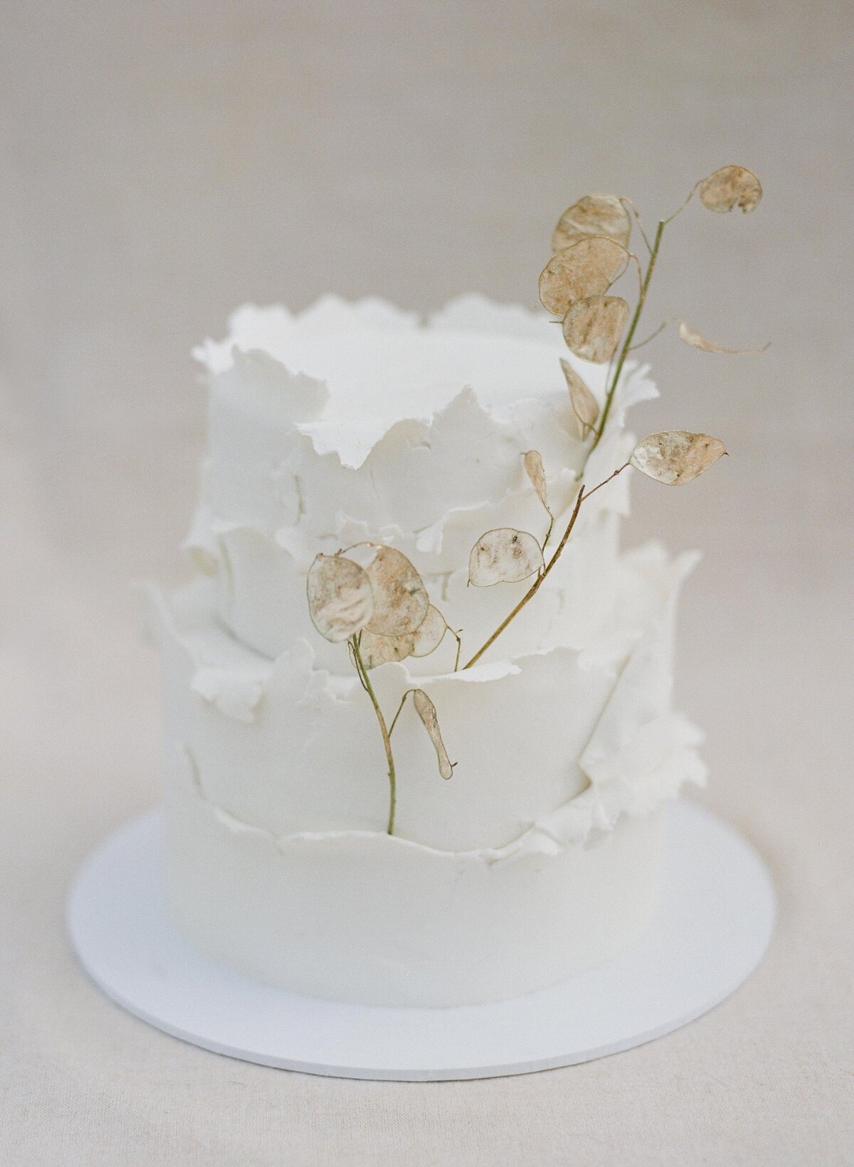 white minimalist wedding cake