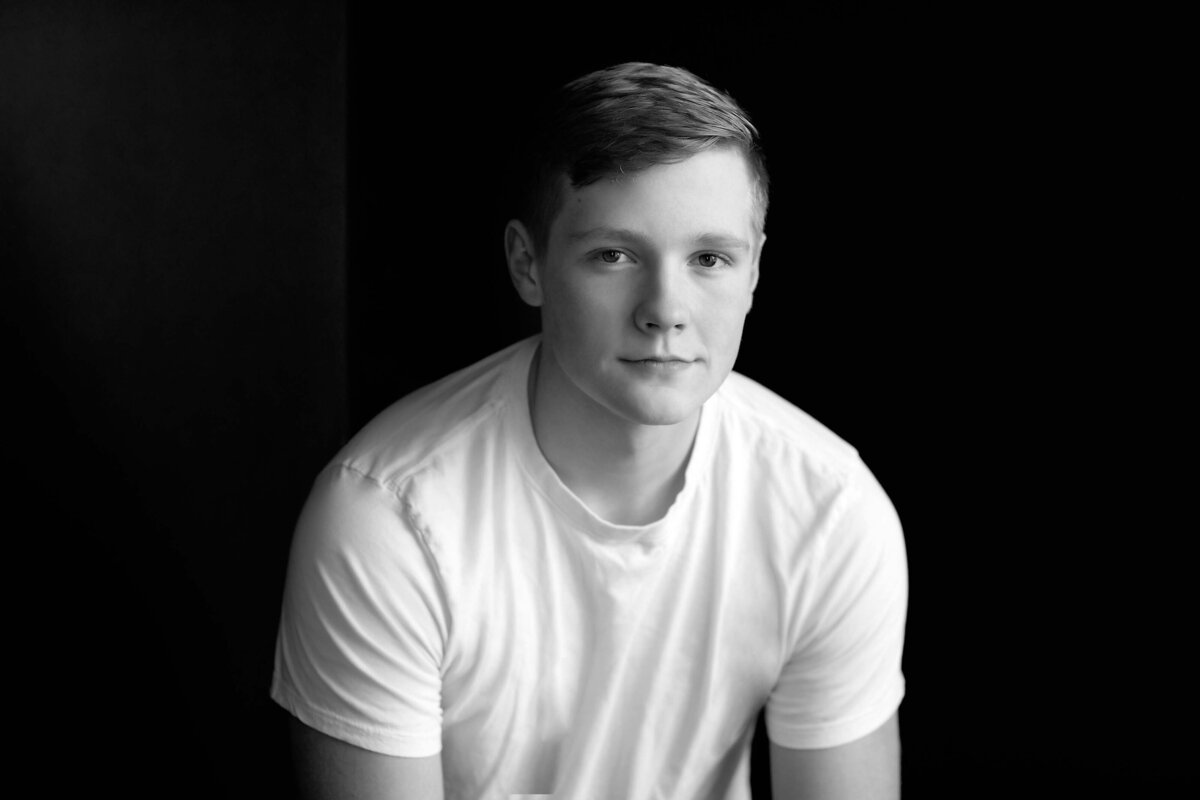 high-school-senior-boy-classic-bw
