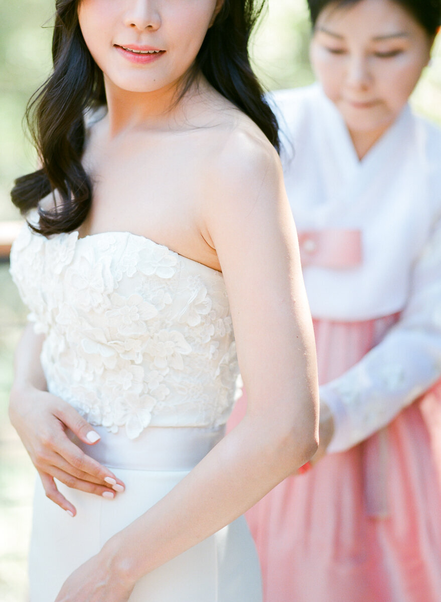 Korean-pyebaek-wedding-napa-wine-country-photographer-the-dejaureguis-erin-hearts-court-0047