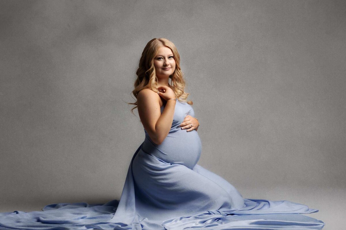 NW Arkansas maternity photographer, maternity photography near me, maternity portraits NW Arkansas, pregnancy photoshoot near me