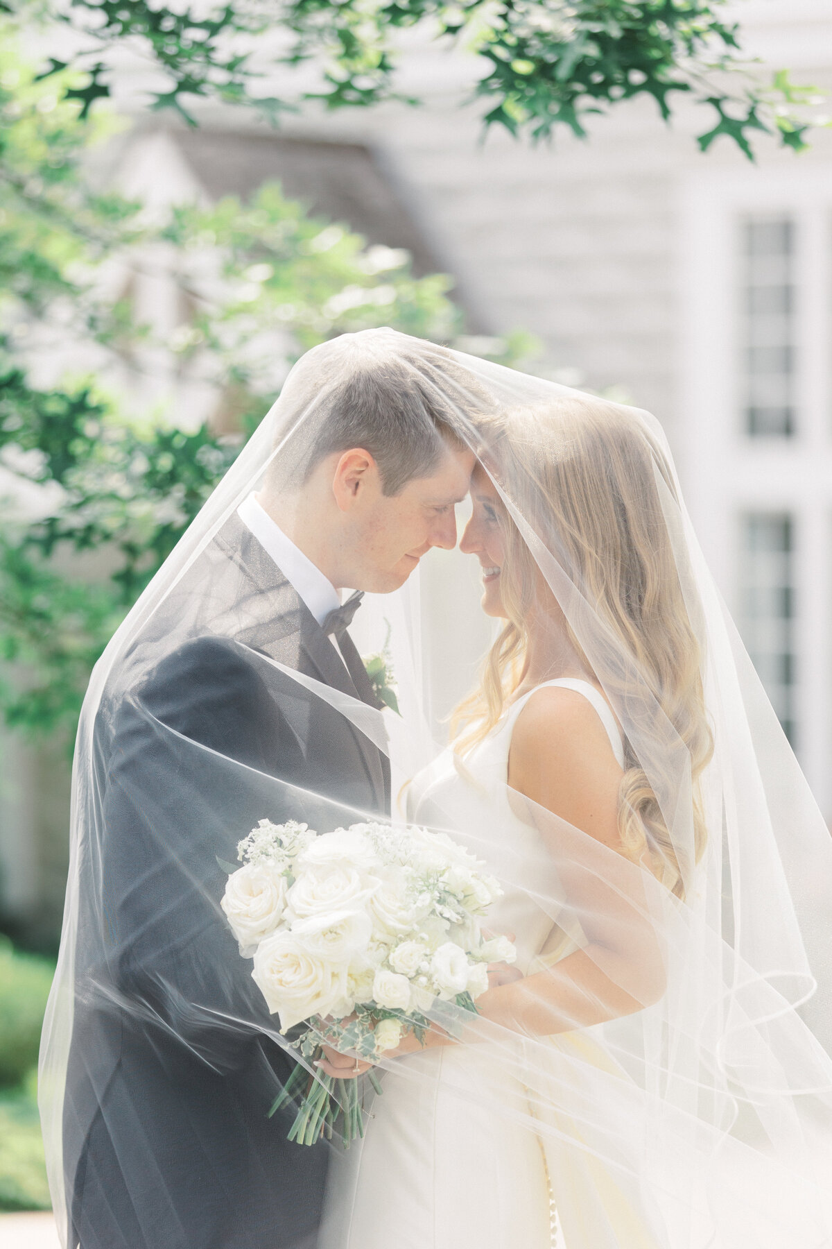 Molly Sue Photography New Jersey + East Coast Wedding Photographer Romantic Imagery Engagement Lifestyle Heirloom Wedding Albums77