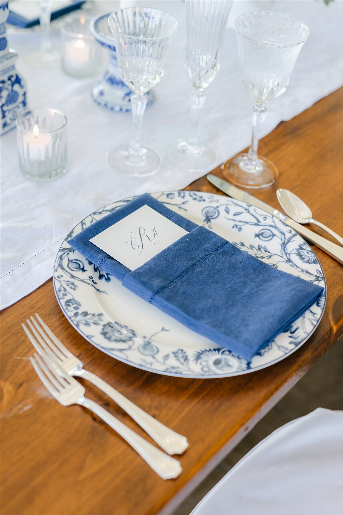 7-Blue and White Ginger Jar Inspired Wedding-Oak Hill Country Club Wedding-Verve Event Co (4)