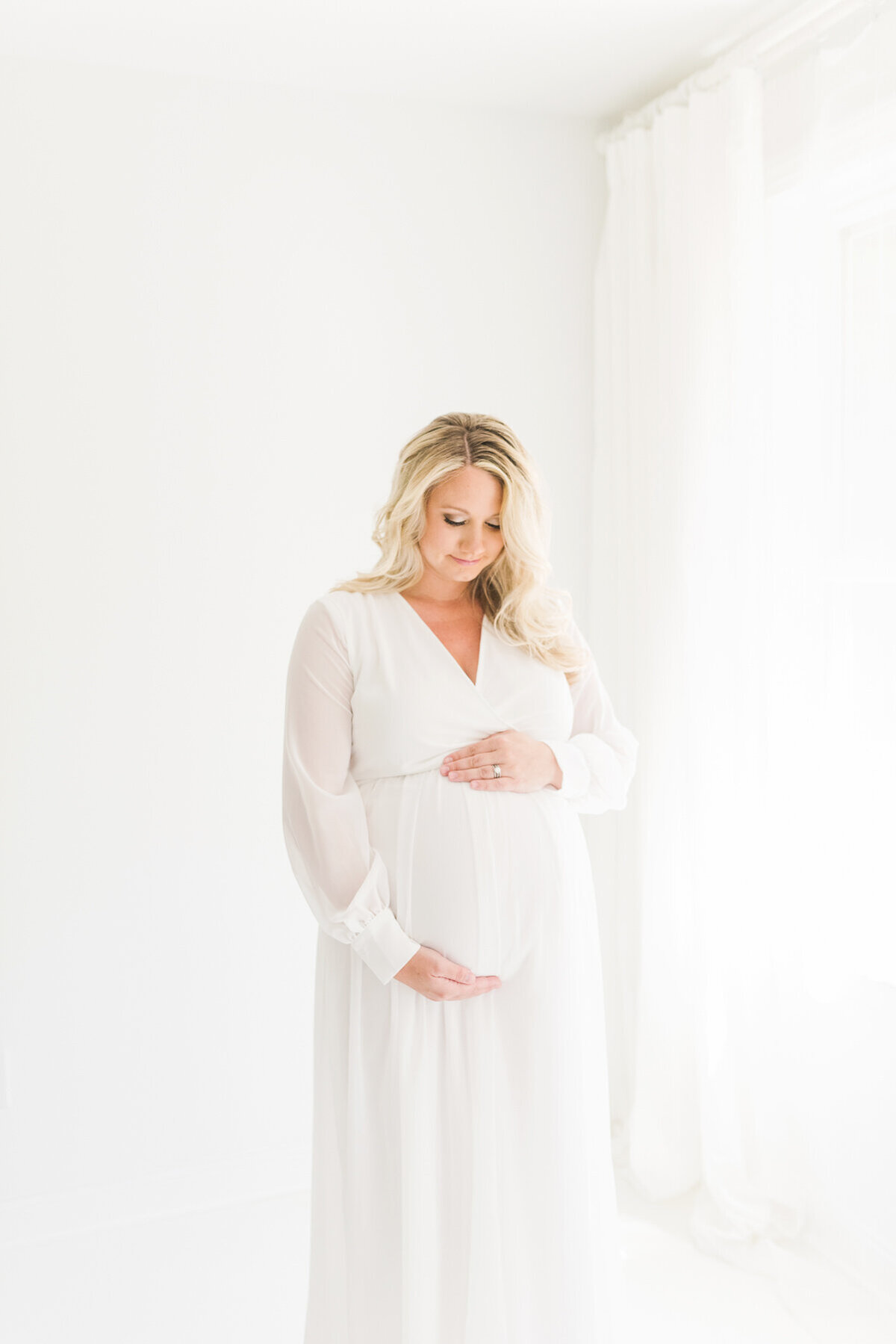 Light-Airy-Maternity-Session-07