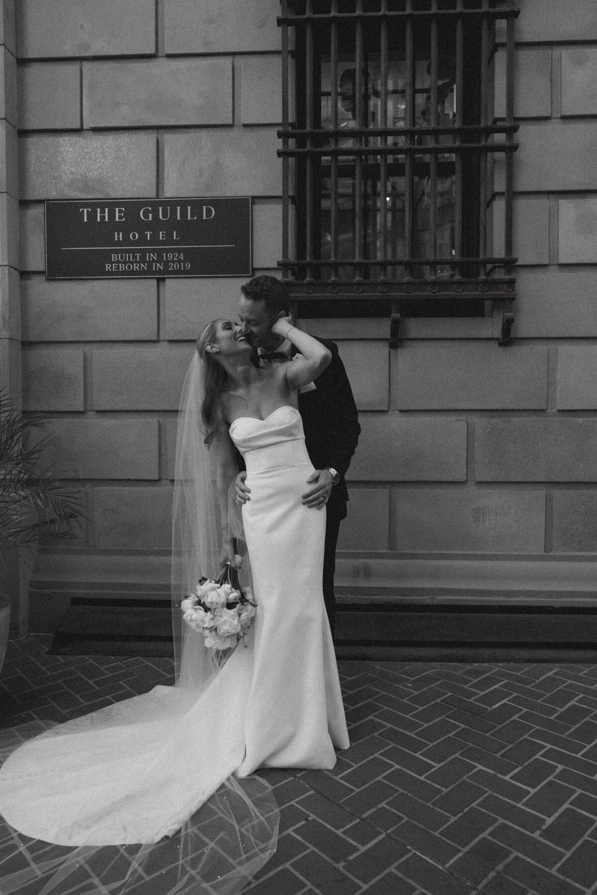 Downtown San Diego Wedding at The Guild Hotel, San Diego by Vivian Fox Photography | Luxury Wedding & Elopement Photographer based in Southern California