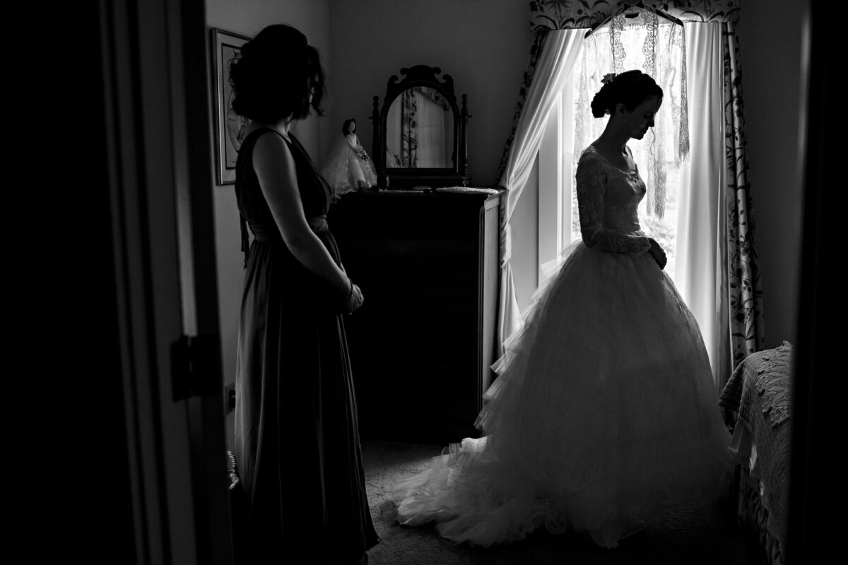 The bride and her sister during the getting ready at Alyson's Orchard in NH