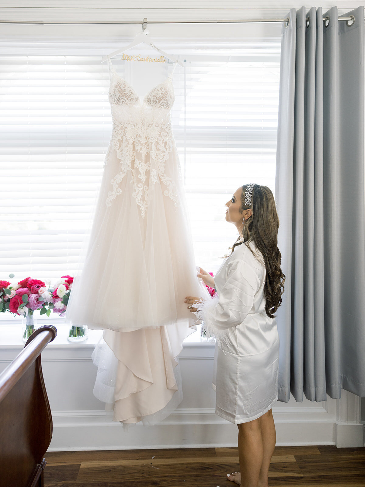 bride-getting-ready-ocean-house-ri
