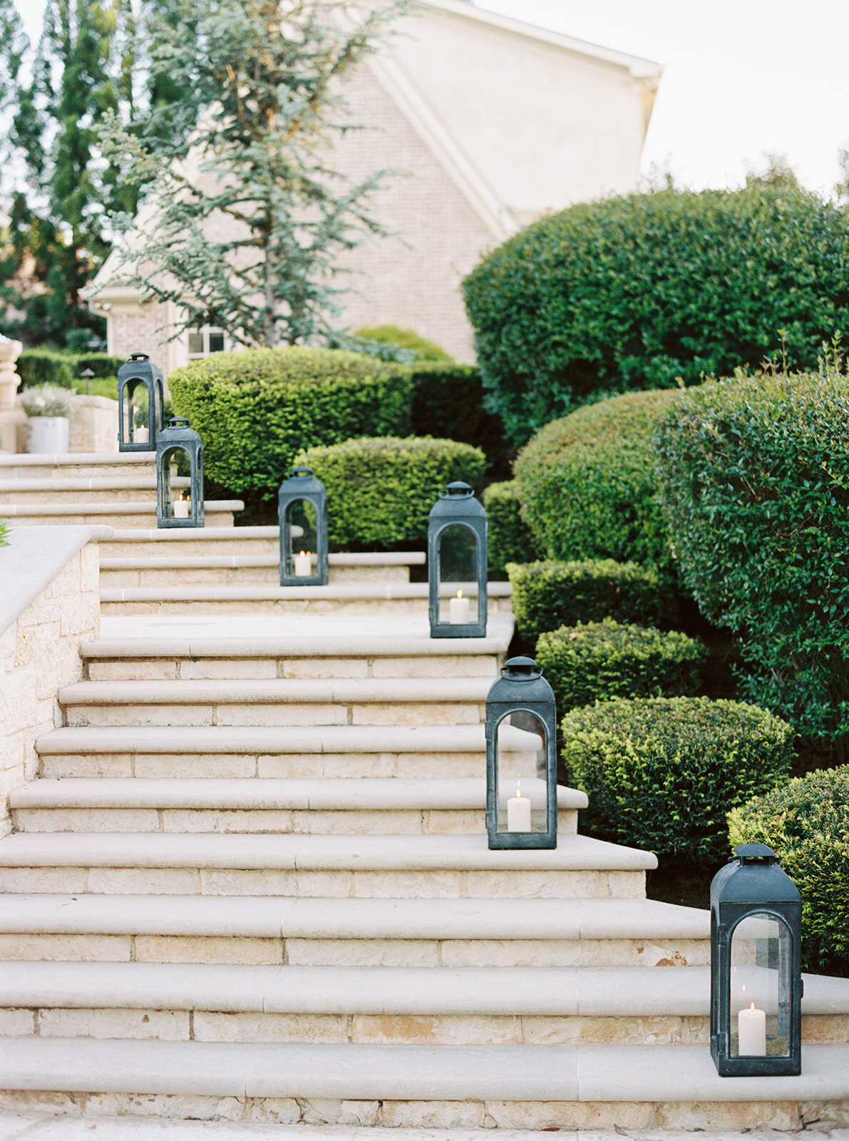 private-estate-wedding-stairs