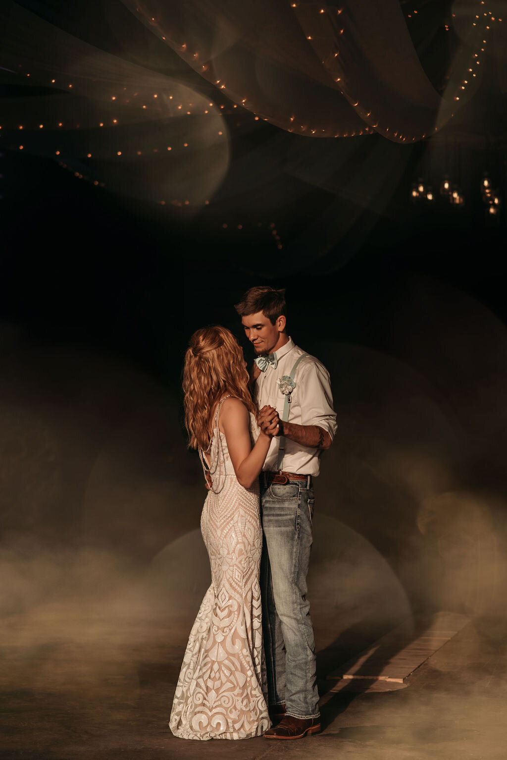 Vesper-and-Vow-Bemidji-Minnesota-wedding-and-elopement-photographer-coordinator-planner-warm-moody-first-dance
