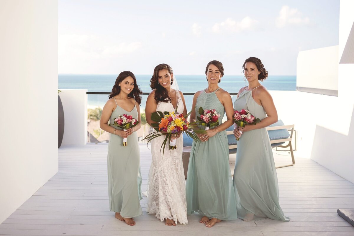 Bridesmaids portrait before wedding in Cancun