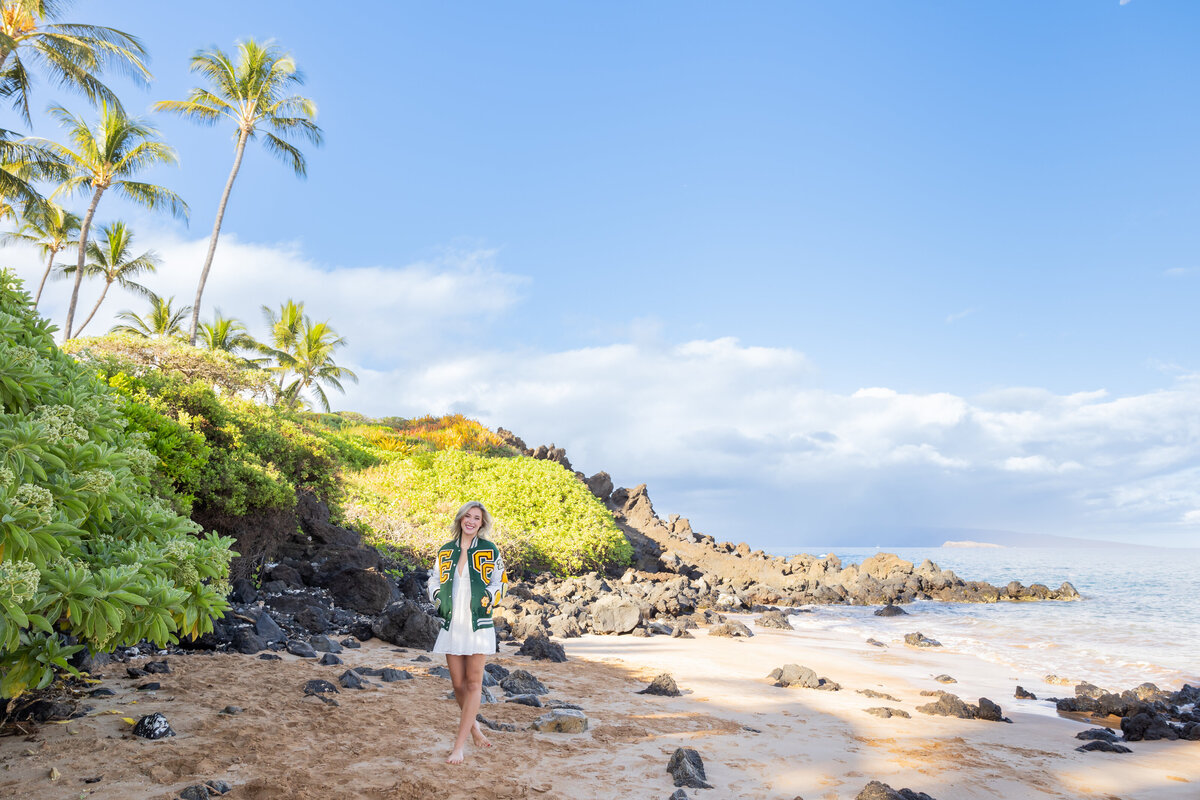 Senior portraits on the beach in Hawaii