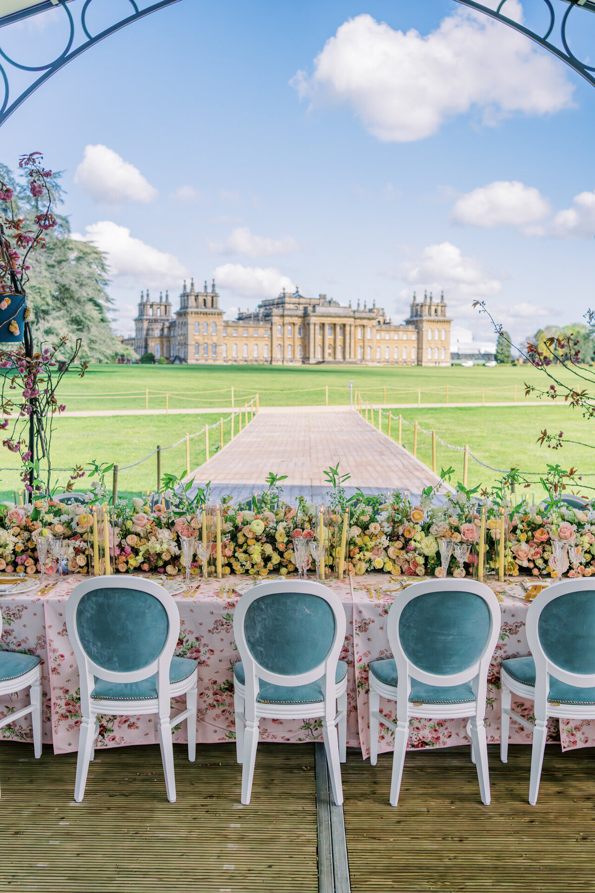 wedding table at blenheim palace