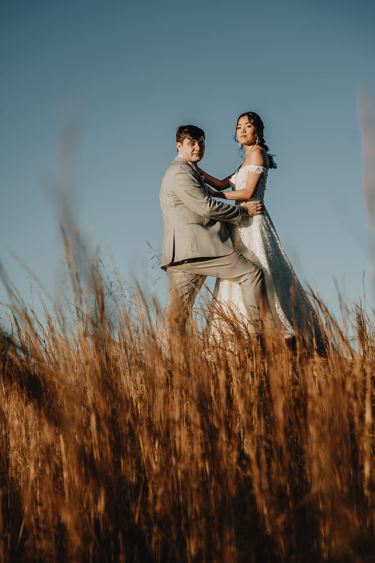 golden-hour-wedding-photos